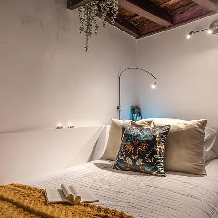 Lucrezia - Close To Piazza Navona * Rome