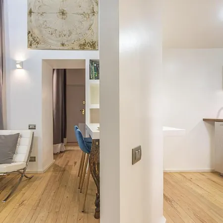 Lucrezia - Close To Piazza Navona *