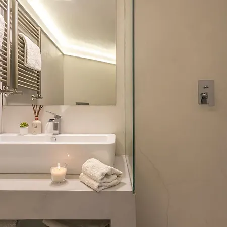 Lucrezia - Close To Piazza Navona Apartment