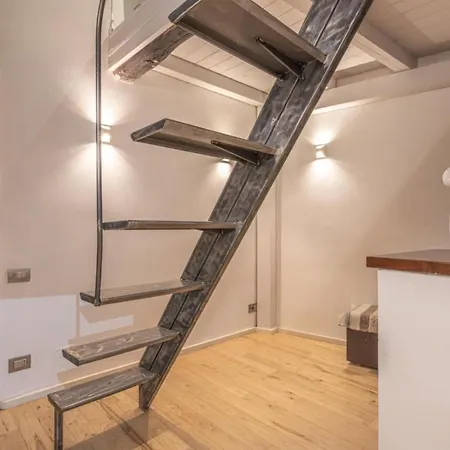 Lucrezia - Close To Piazza Navona *